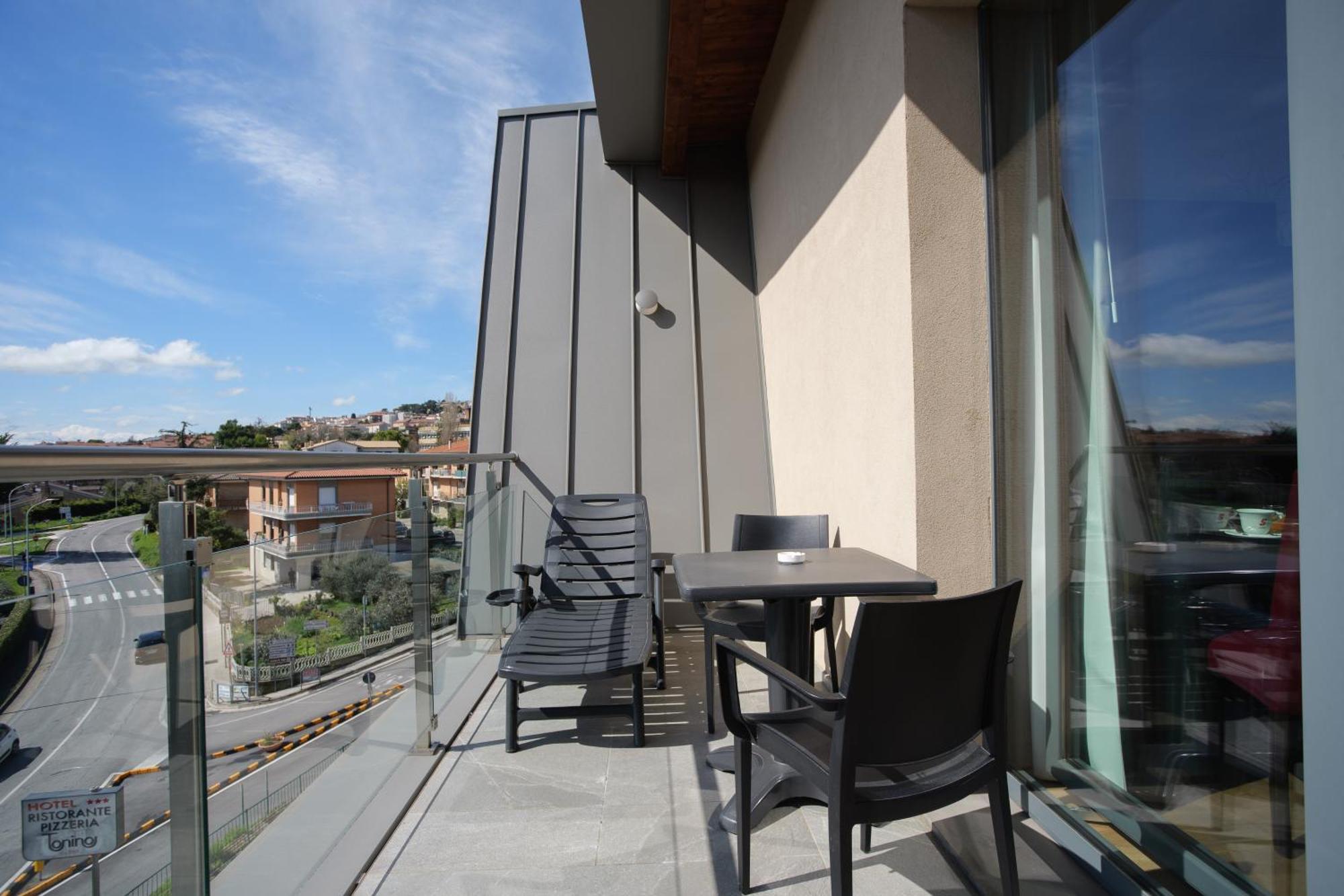 Hotel Ristorante Da Tonino Recanati Kültér fotó