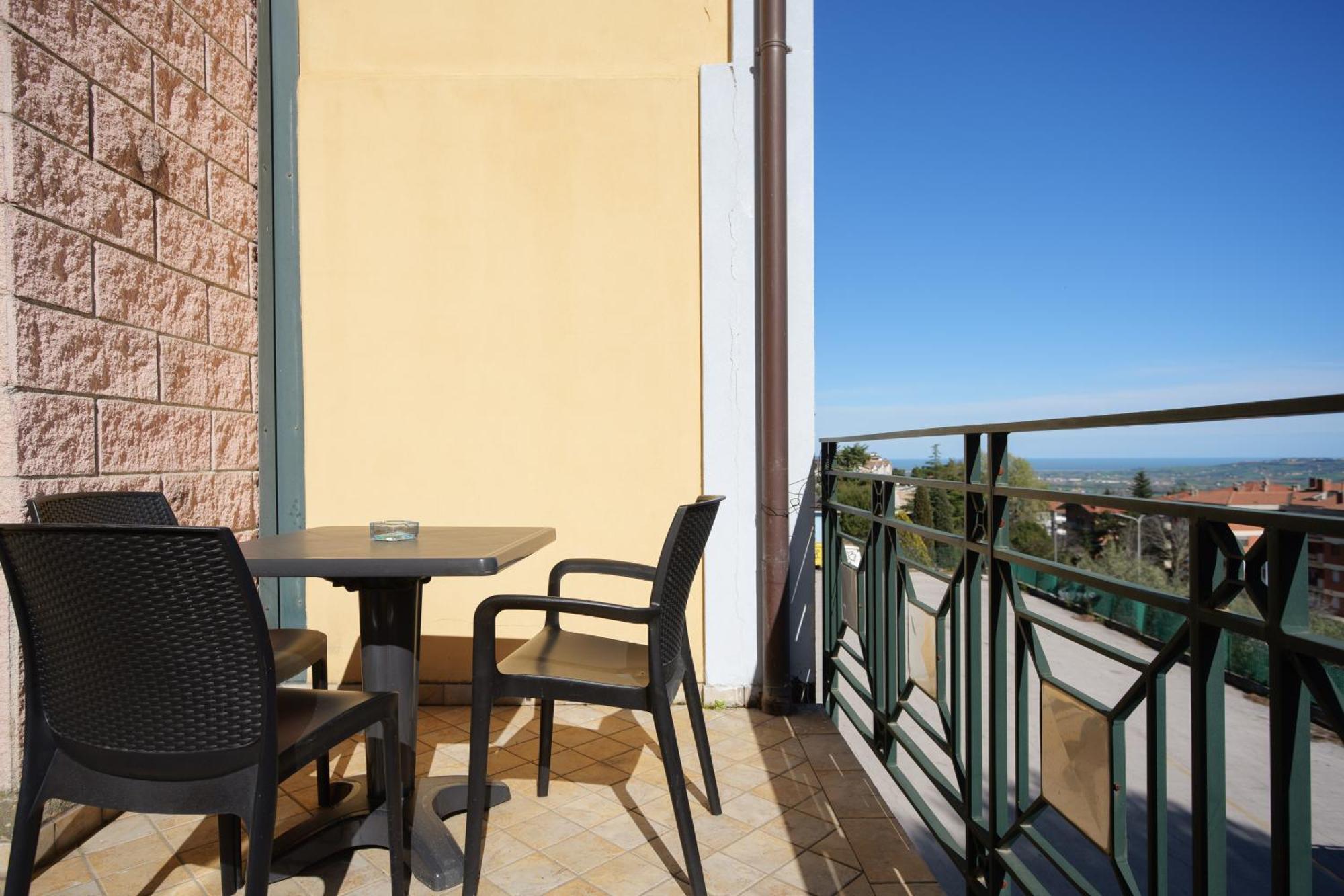 Hotel Ristorante Da Tonino Recanati Kültér fotó
