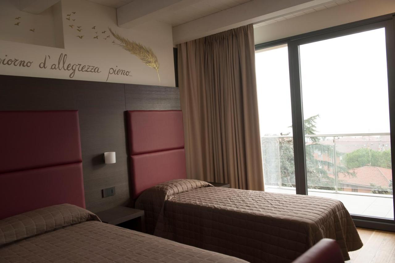 Hotel Ristorante Da Tonino Recanati Kültér fotó
