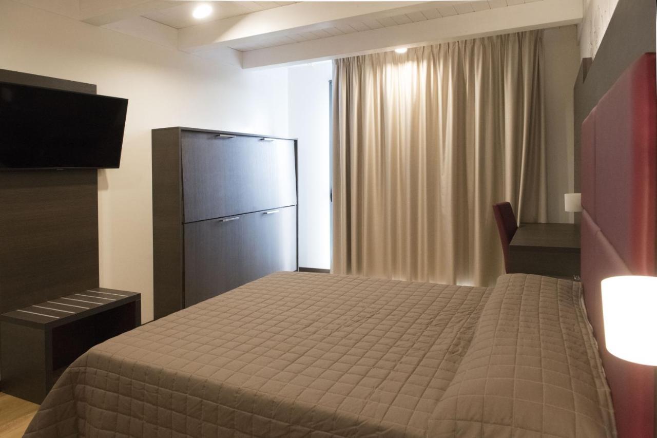 Hotel Ristorante Da Tonino Recanati Kültér fotó