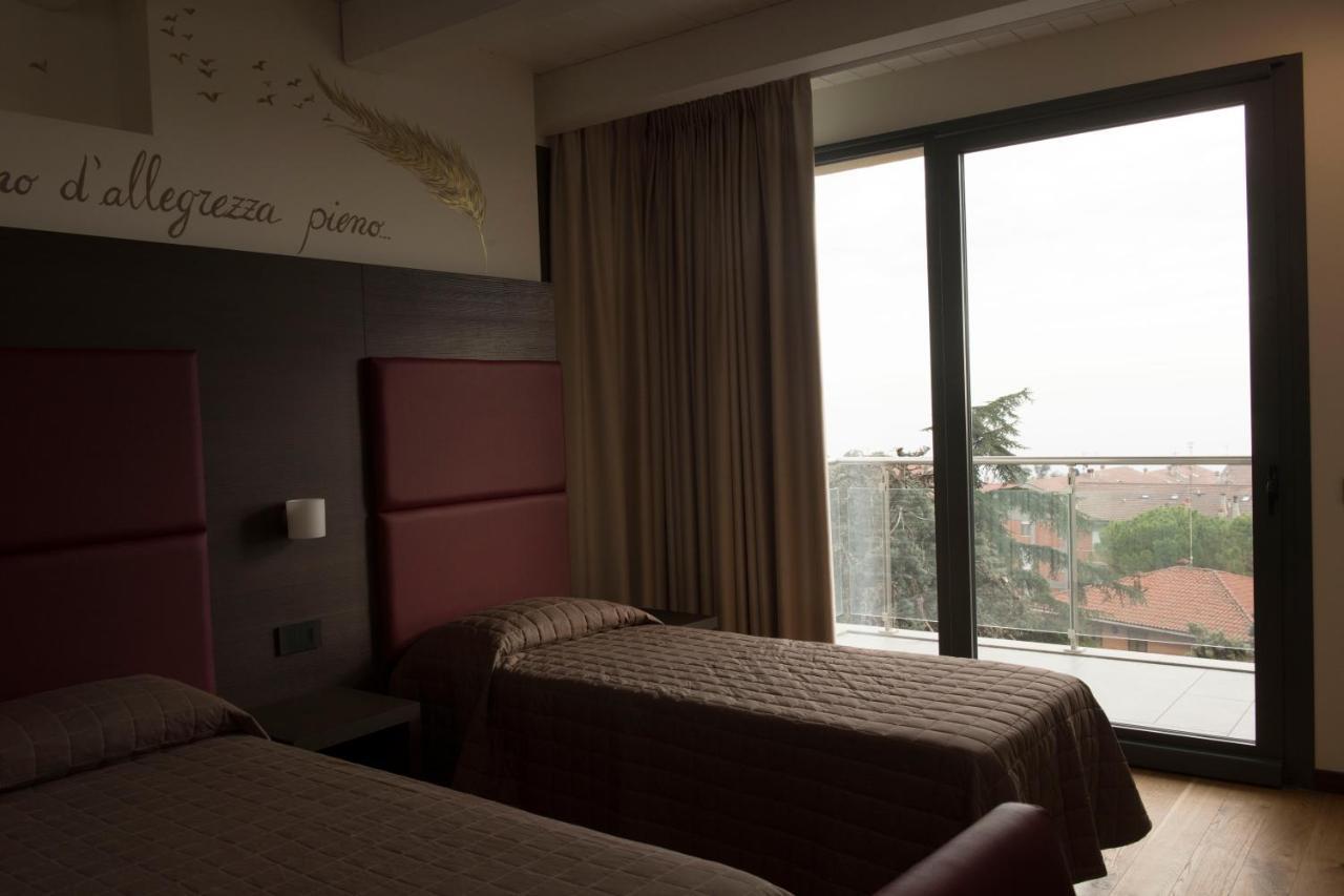 Hotel Ristorante Da Tonino Recanati Kültér fotó