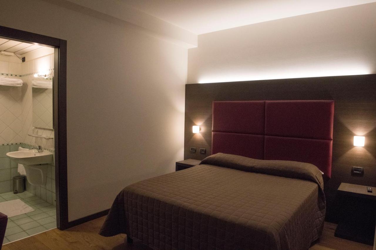 Hotel Ristorante Da Tonino Recanati Kültér fotó
